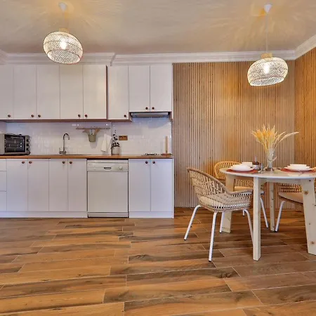 Nodus Tollens Apartment